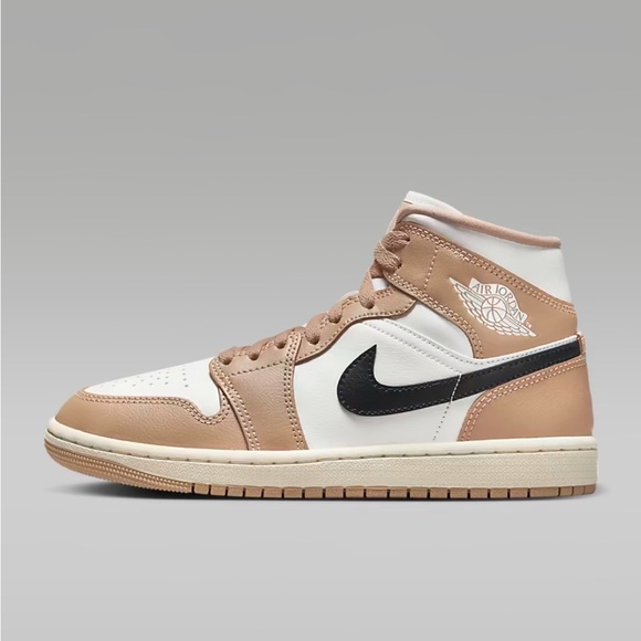 Women’s Air Jordan Mid size 6.5 - Picture 1 of 9